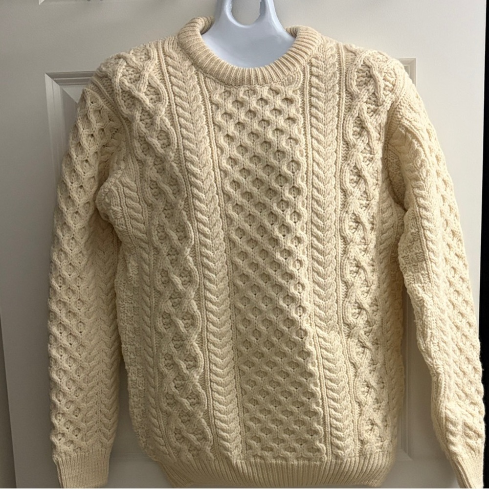 Gender neutral authentic Irish knit Knit Merino wool Sweater - Cream